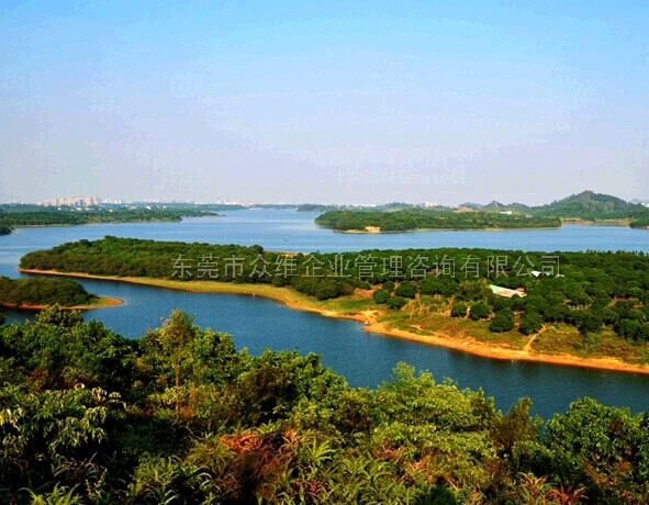 東莞松山湖野戰(zhàn)松湖花?；? title=